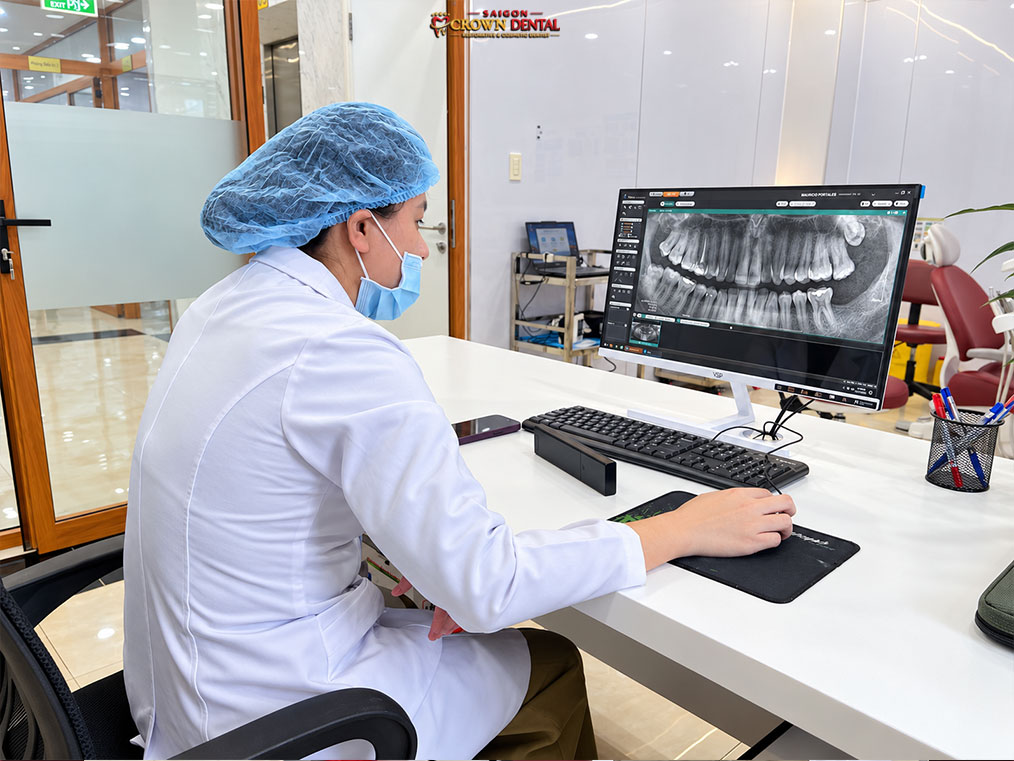 Dr. Nguyen Thi Yen Nhi analyzing dental X-ray at Saigon Crown Dental